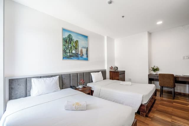 Deluxe Twin Room, Bathtub, City View