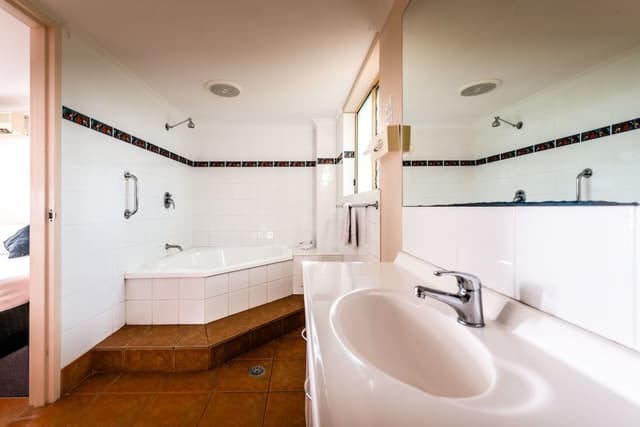 King Spa Room