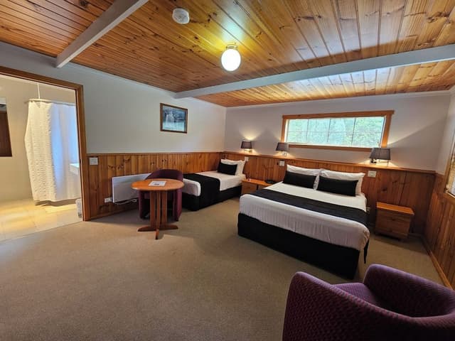 Studio/Queen Room