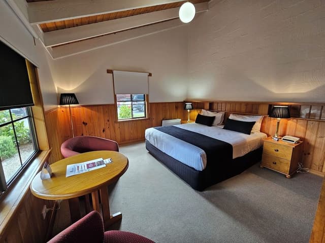 Studio/Queen Room