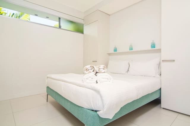 2 Bedroom Pool & Mountain View
