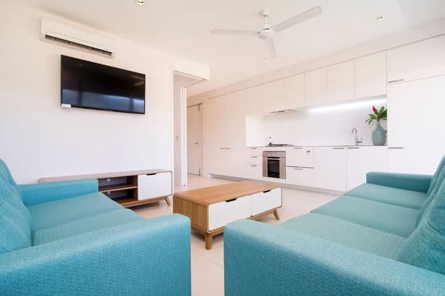 2 Bedroom Pool & Mountain View