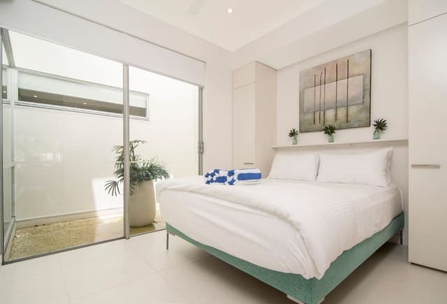 2 Bedroom Swim-up Pool View
