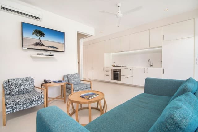2 Bedroom Swim-up Pool View