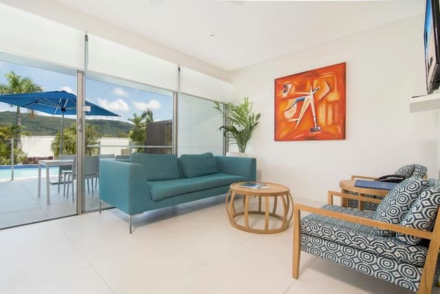 2 Bedroom Swim-up Pool View