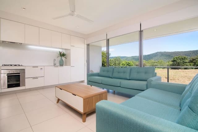 2 Bedroom Pool & Mountain View