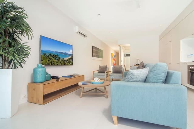 2 Bedroom Swim-up Pool View