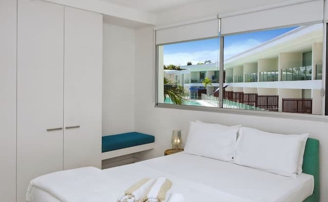 2 Bedroom Pool & Mountain View