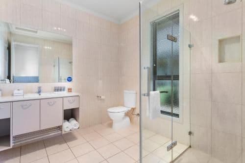 1 King Bed, 1 Queen Bed, Suite, Nonsmoking, Upgrade