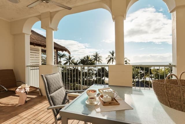 Two Bed Beachfront Apartment with Sea View + FREE CAR