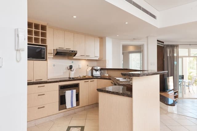 Two Bed Beachfront Apartment with Sea View + FREE CAR