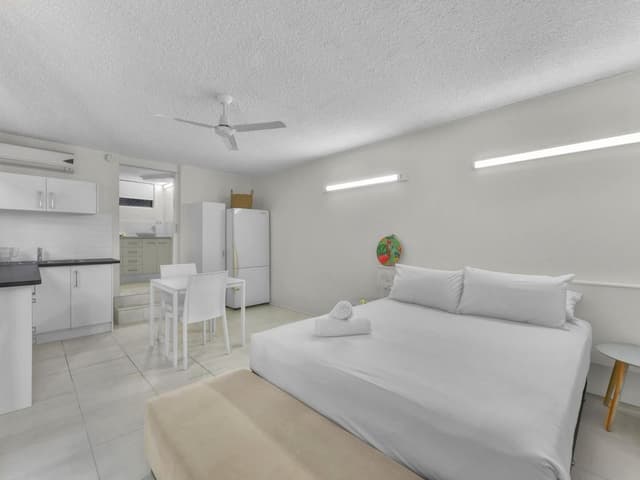 Deluxe Studio, 1 Queen Bed