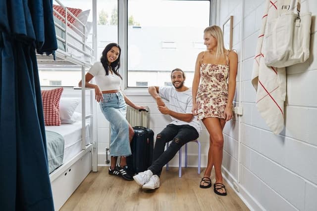 Entire 6 Bed Dorm