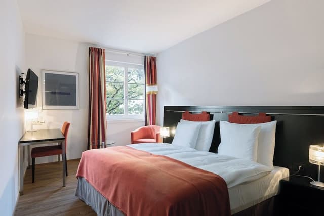Economy Room, 1 Queen Bed
