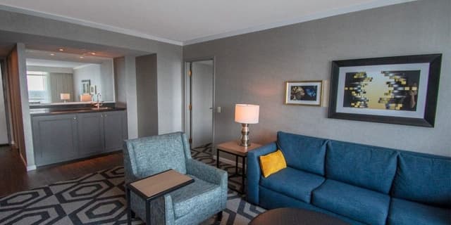 FORUM TOWER DELUXE SUITE KING CITYVIEW