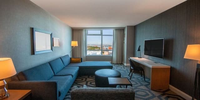 AUGUSTUS TOWER , DELUXE SUITE 2 BED