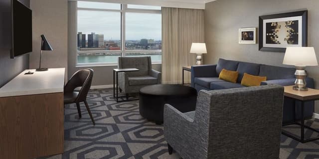 FORUM TOWER , DELUXE SUITE KING , RIVERVIEW