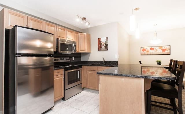 Executive Suite, 1 Queen Bed with Separate Office