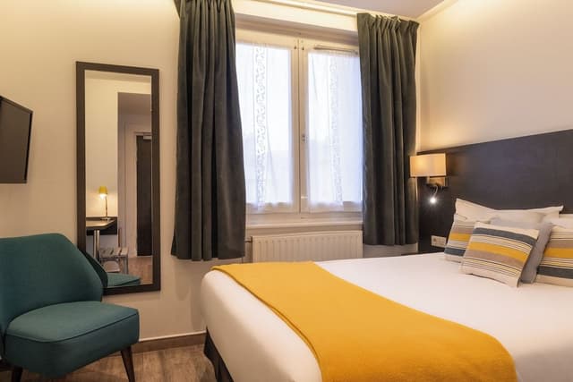 Single Room, City View (with shower)
