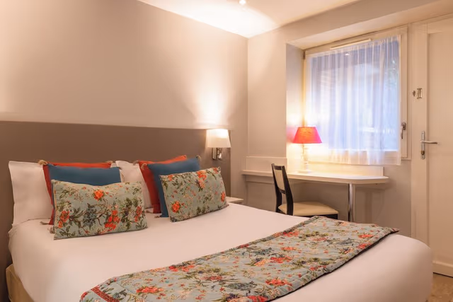 Single Room, City View (with shower)
