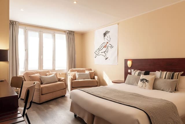 Family Room, City View