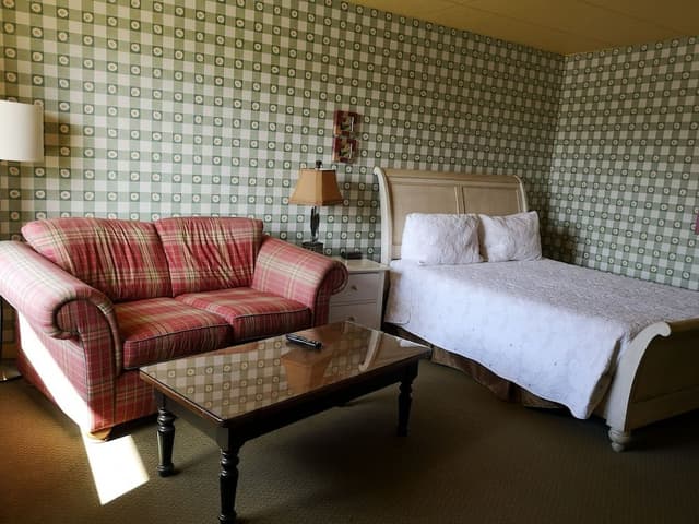 Traditional Room, 1 Queen Bed (Country)
