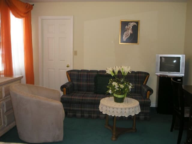 Superior Suite, 1 Bedroom, Garden View, Garden Area (Pine Suite)