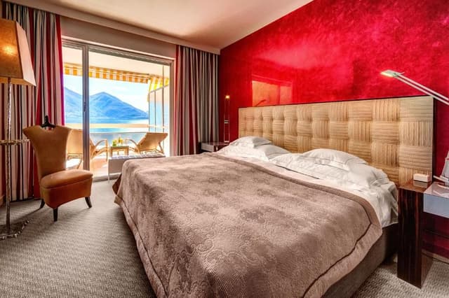 Deluxe Suite with Lake View