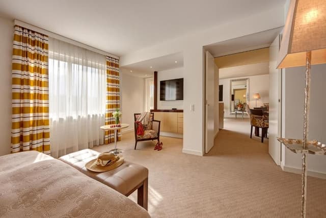 Deluxe Suite with Lake View
