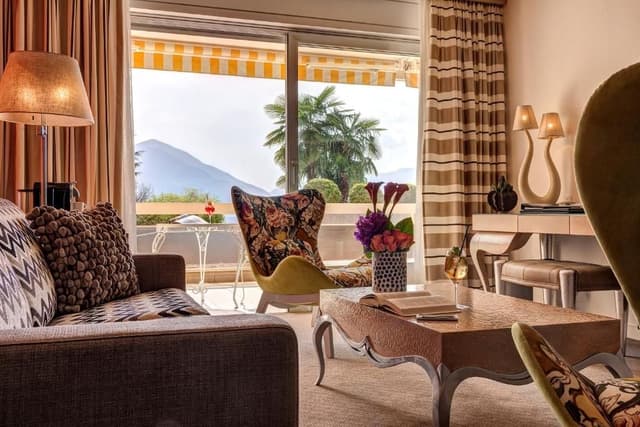 Deluxe Suite with Lake View