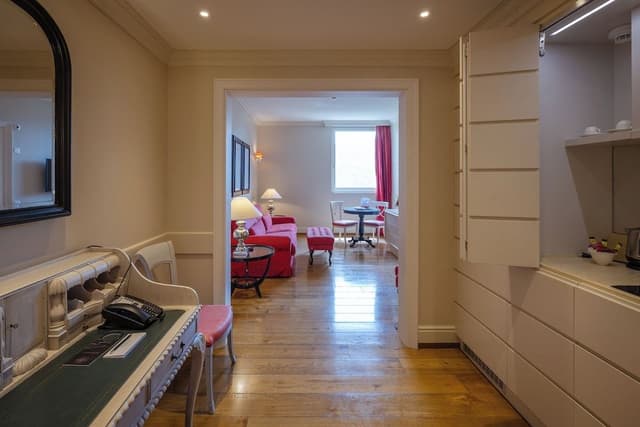 Superior Suite, 1 Bedroom, Kitchenette (with Spa access)