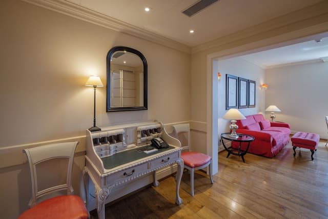 Superior Suite, 1 Bedroom, Kitchenette (with Spa access)