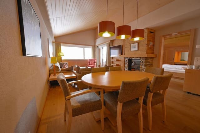 Superior Suite, 2 Bedrooms, Balcony, Mountain View (Eiger)