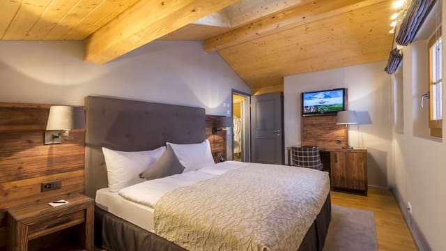 Superior Suite, 3 Bedrooms, Balcony, Mountain View (Eiger)
