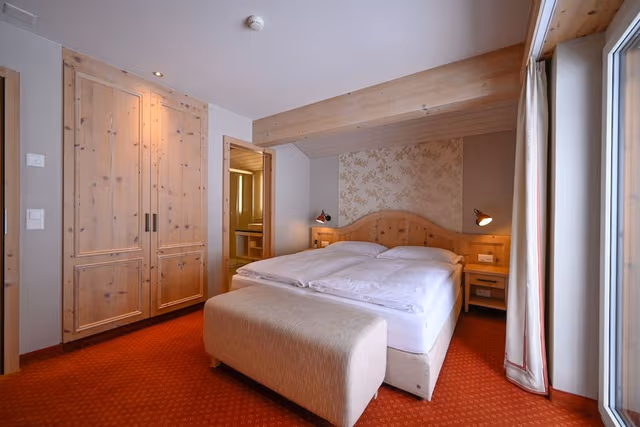 Superior Suite, 2 Bedrooms, Balcony, Mountain View (Eiger)