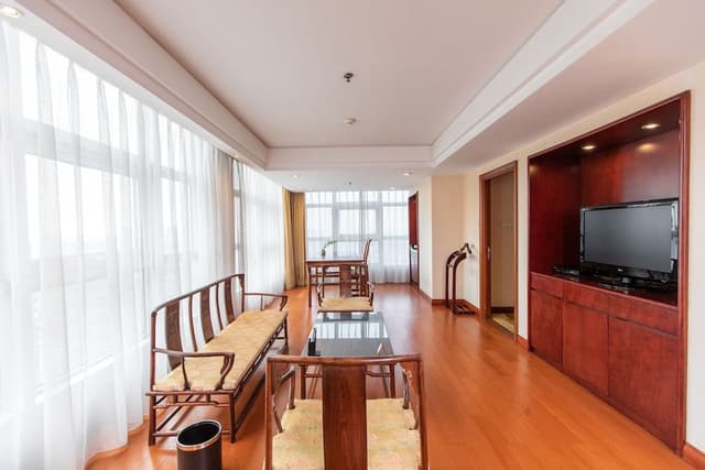 Deluxe Suite