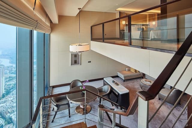 1 King Bed,City View,Metropoltan Suite