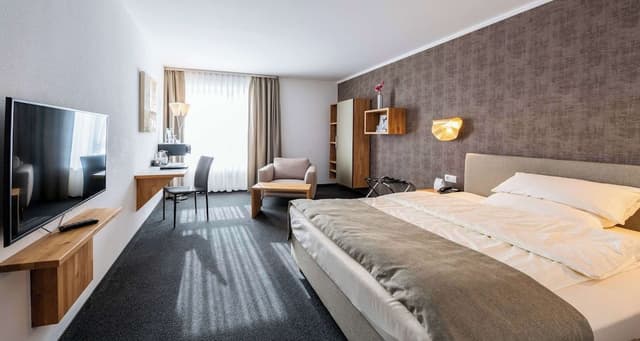 Standard Room, 1 Queen Bed