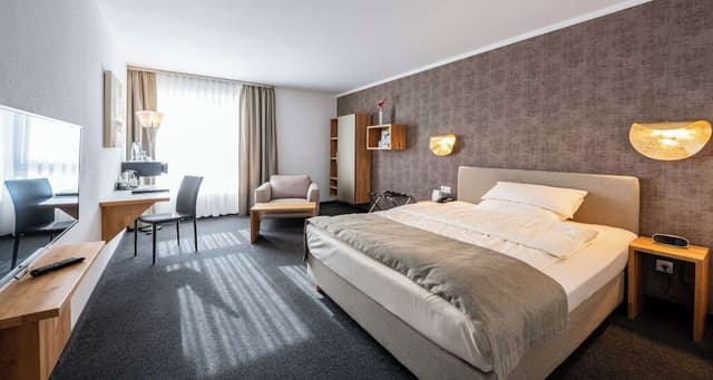 Standard Room, 1 Queen Bed
