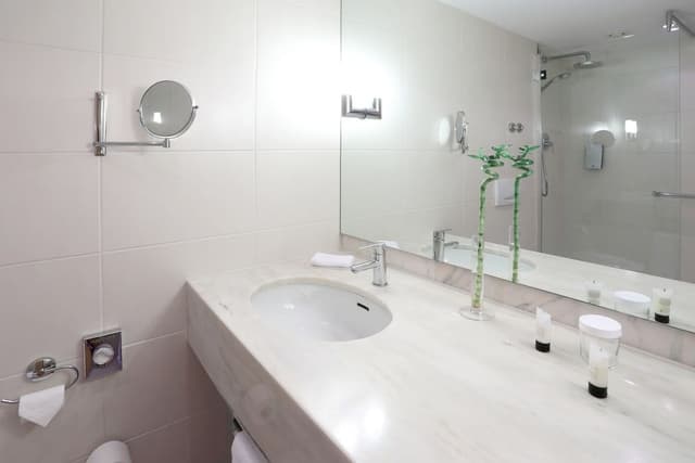 Room (Comfort Room)