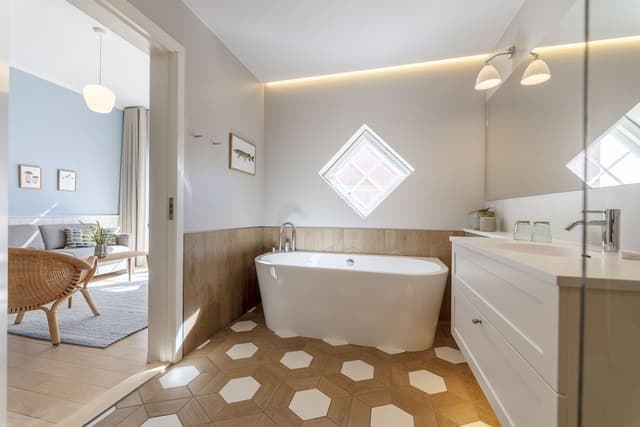 Junior Suite, Bathtub