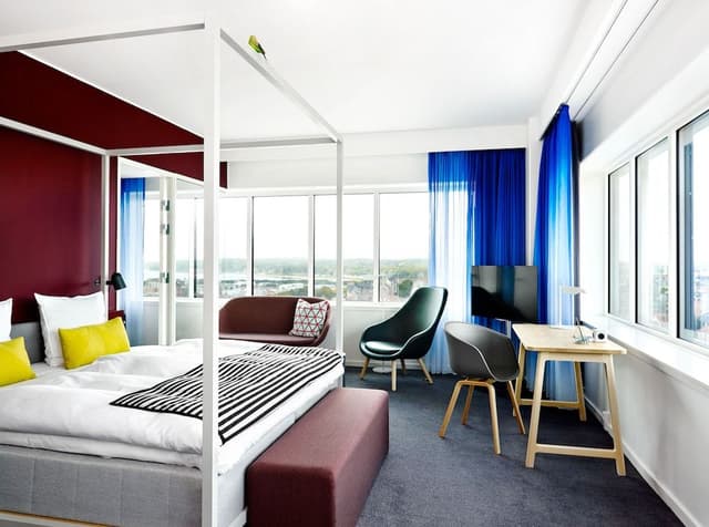Business Room, 1 Double Bed, Corner