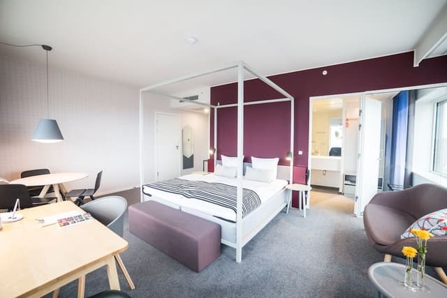 Business Room, 1 Double Bed, Corner