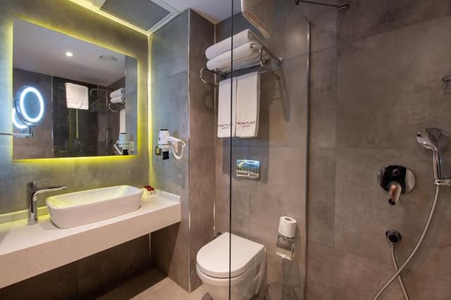 Deluxe Double Room with Sea View and Balcony