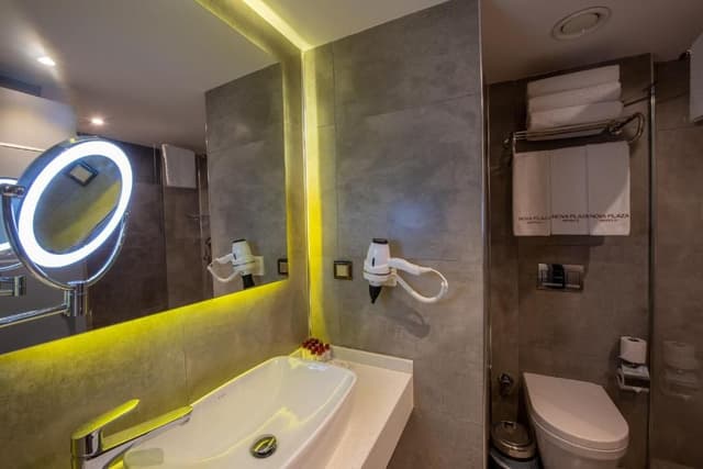 Deluxe Double Room with Sea View and Balcony