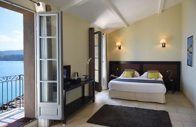 Deluxe Suite, 1 King Bed with Sofa bed, Sea View