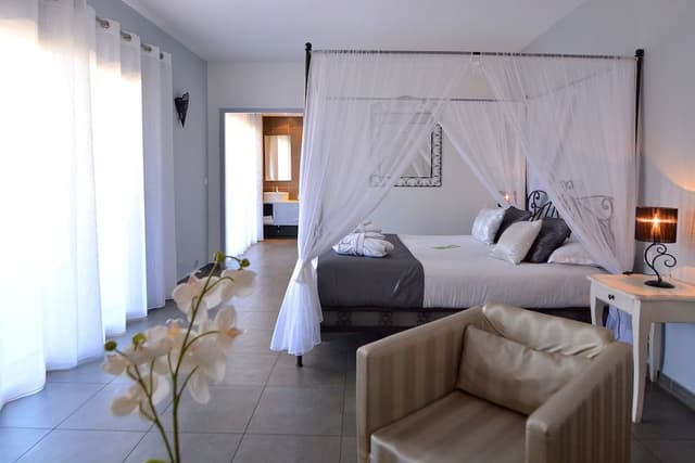 Signature Suite (Madonetta)