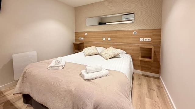 Junior Suite, 1 Queen Bed, Garden View, Garden Area
