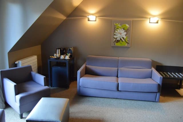 Suite, Lake View