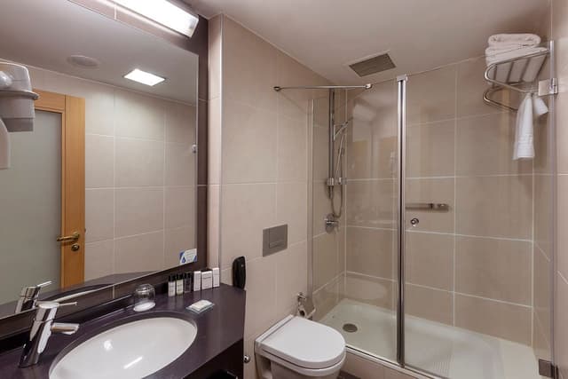 Deluxe Corner Room